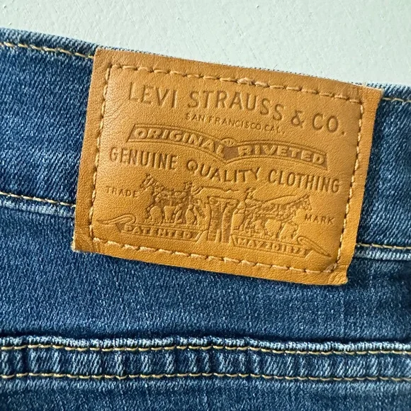 Levi’s 724 High Rise Straight Jeans. Size 26. Color Blue Wave Dark Wash. - Picture 8 of 12